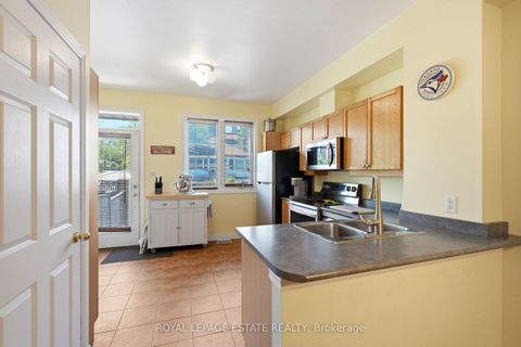 Photo 10 at 4 - 99 Goodwood Park Court, East York, Toronto