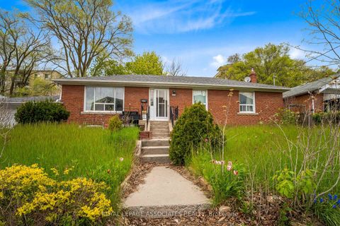 Photo 1 at 256 Ferris Road, Parkview, Toronto
