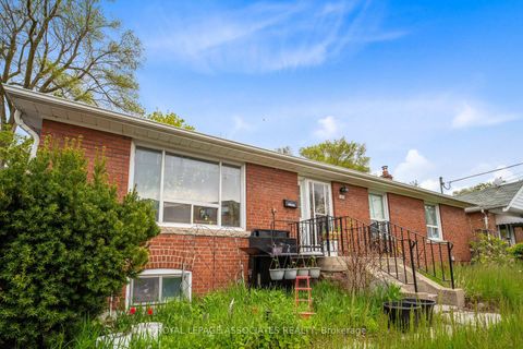 Photo 2 at 256 Ferris Road, Parkview, Toronto