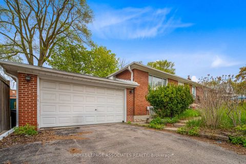 Photo 3 at 256 Ferris Road, Parkview, Toronto