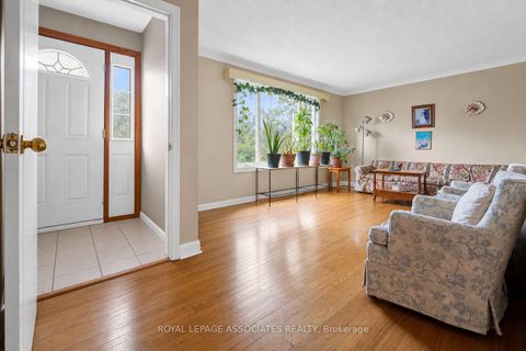 Photo 4 at 256 Ferris Road, Parkview, Toronto