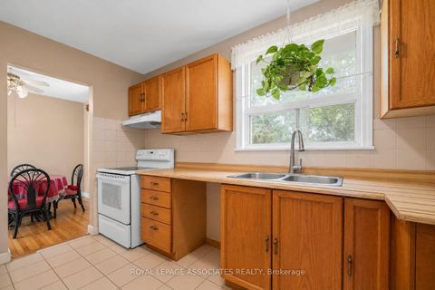Photo 7 at 256 Ferris Road, Parkview, Toronto