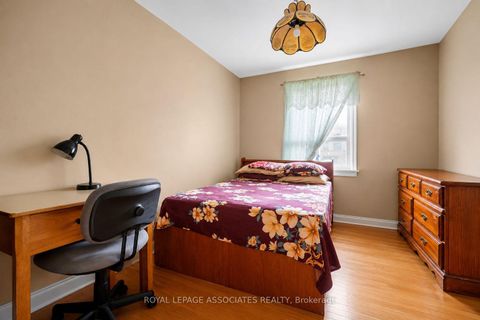 Photo 9 at 256 Ferris Road, Parkview, Toronto