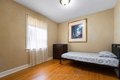 Photo 10 at 256 Ferris Road, Parkview, Toronto