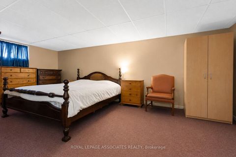Photo 14 at 256 Ferris Road, Parkview, Toronto