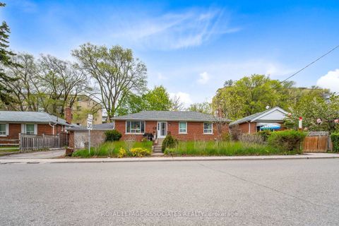 Photo 19 at 256 Ferris Road, Parkview, Toronto