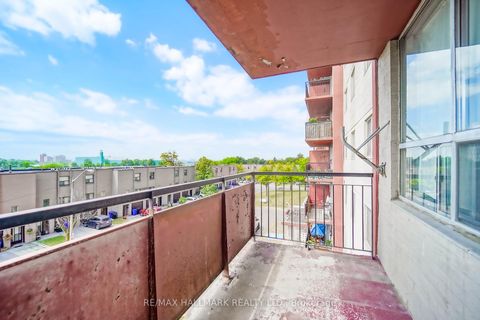 Photo 19 at 411 - 50 Lotherton Pathway, Glen Park, Toronto