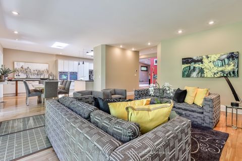 Photo 10 at 41 Hurlingham Crescent, Don Mills, Toronto