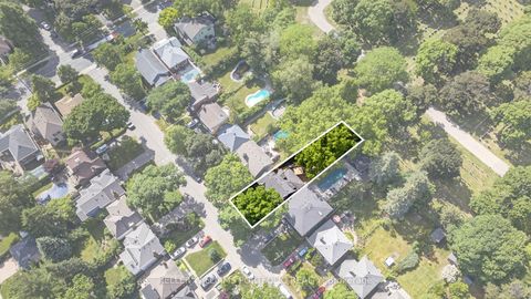 Photo 45 at 12 Glenaden Avenue E, Queensway, Toronto