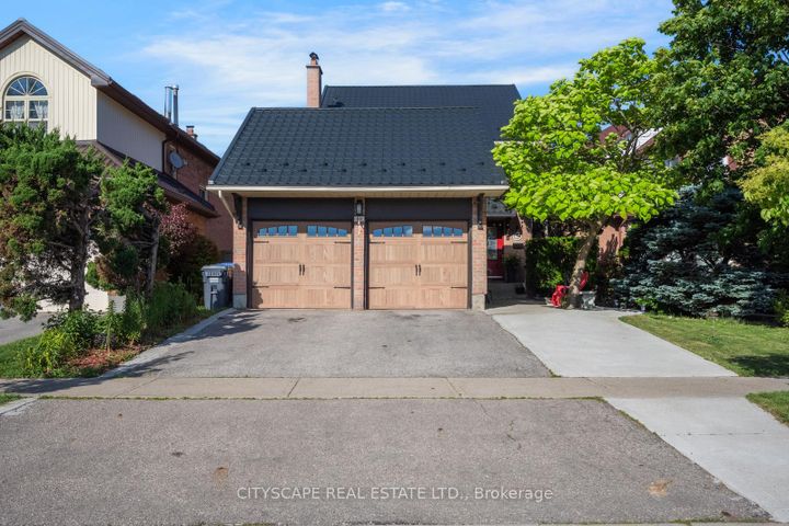Photo 0 at 301 Kingsbridge Garden, Hurontario, Mississauga