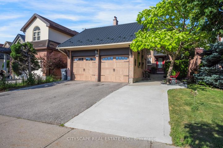 Photo 1 at 301 Kingsbridge Garden, Hurontario, Mississauga