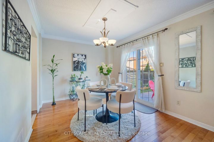 Photo 11 at 301 Kingsbridge Garden, Hurontario, Mississauga