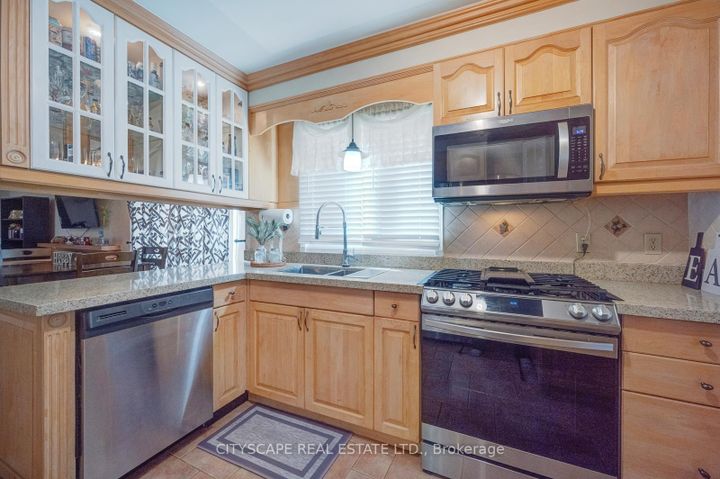 Photo 14 at 301 Kingsbridge Garden, Hurontario, Mississauga