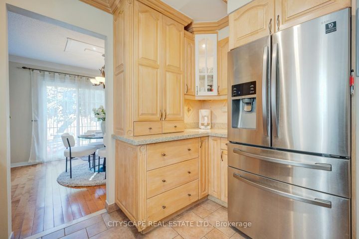 Photo 15 at 301 Kingsbridge Garden, Hurontario, Mississauga