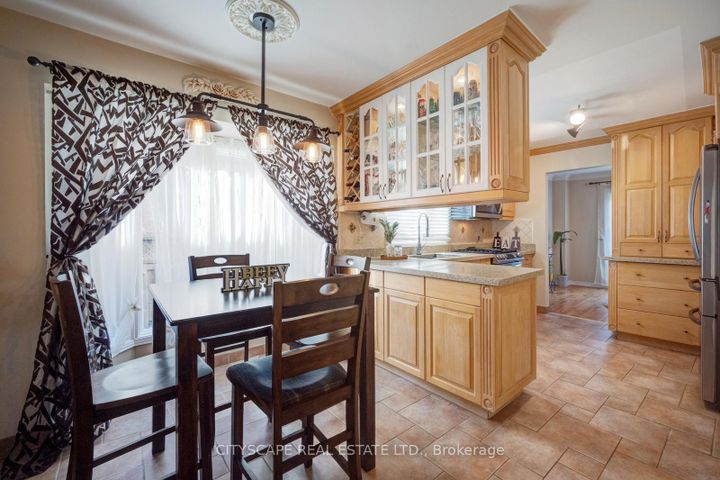 Photo 16 at 301 Kingsbridge Garden, Hurontario, Mississauga