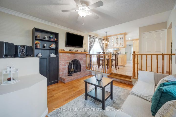 Photo 19 at 301 Kingsbridge Garden, Hurontario, Mississauga