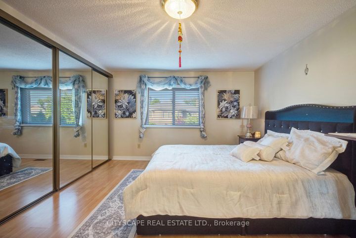Photo 24 at 301 Kingsbridge Garden, Hurontario, Mississauga