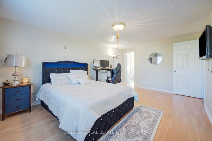 Photo 26 at 301 Kingsbridge Garden, Hurontario, Mississauga
