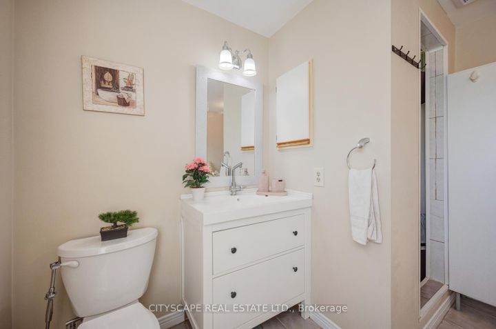 Photo 28 at 301 Kingsbridge Garden, Hurontario, Mississauga