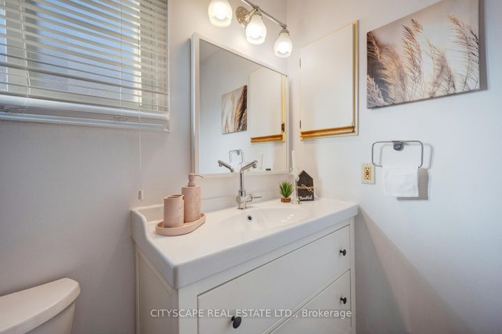 Photo 32 at 301 Kingsbridge Garden, Hurontario, Mississauga