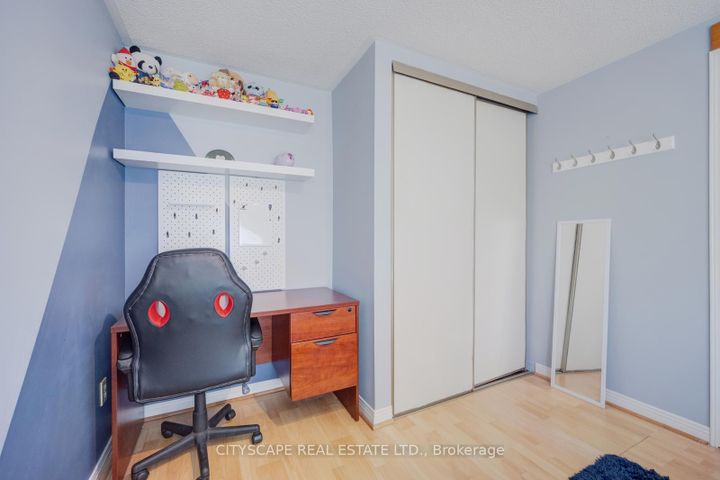 Photo 35 at 301 Kingsbridge Garden, Hurontario, Mississauga