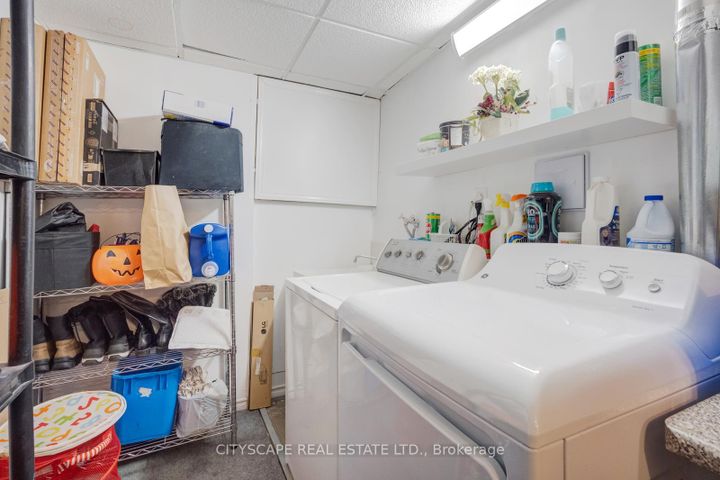 Photo 36 at 301 Kingsbridge Garden, Hurontario, Mississauga