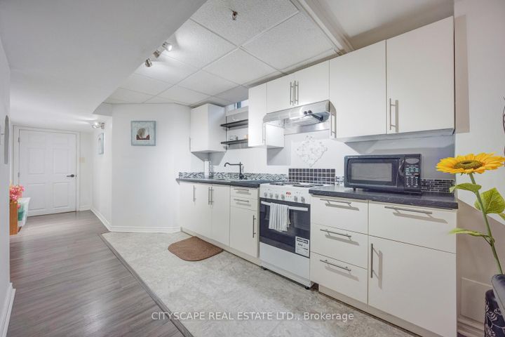 Photo 38 at 301 Kingsbridge Garden, Hurontario, Mississauga