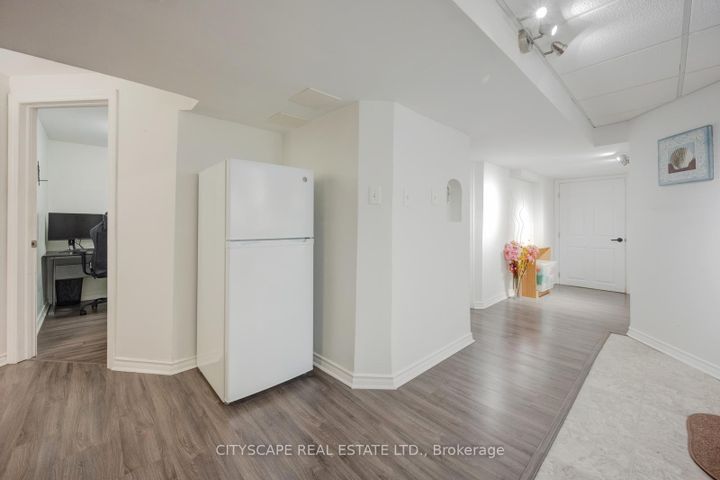 Photo 40 at 301 Kingsbridge Garden, Hurontario, Mississauga