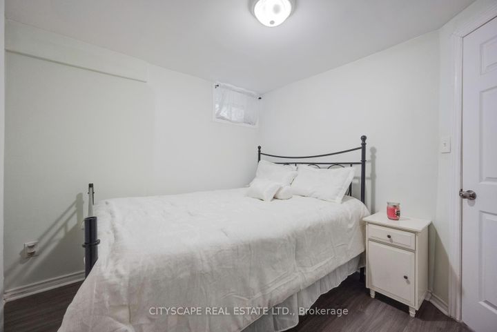 Photo 41 at 301 Kingsbridge Garden, Hurontario, Mississauga