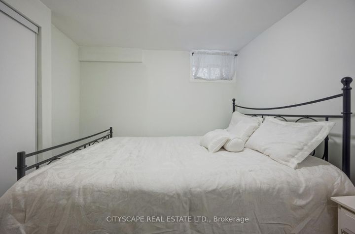 Photo 42 at 301 Kingsbridge Garden, Hurontario, Mississauga