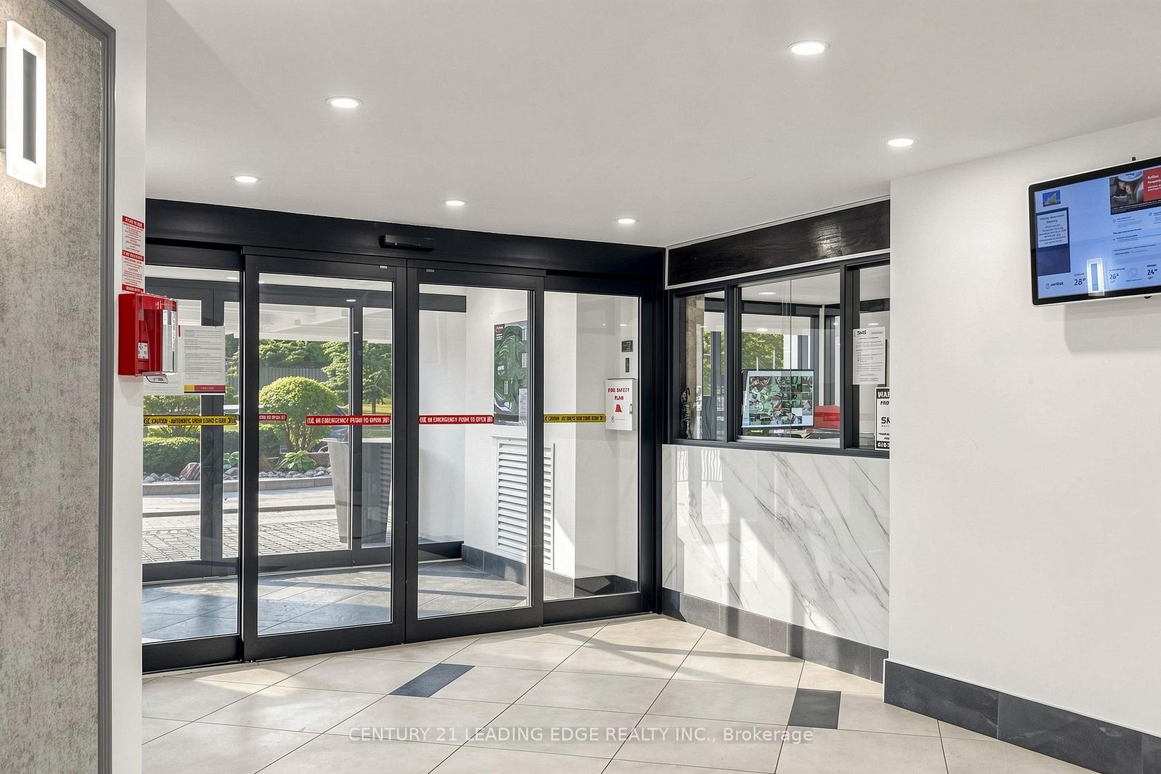 304 - 5 Vicora Linkway, Flemingdon Park, Toronto 