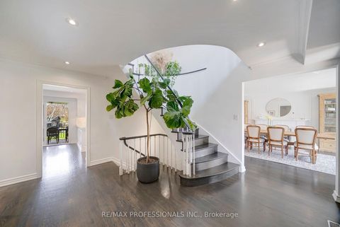 Photo 3 at 52 Courtsfield Crescent, Humber Valley, Toronto