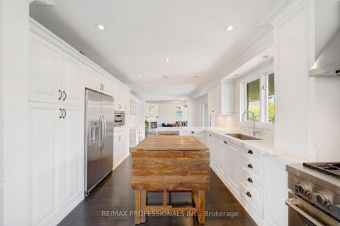 Photo 11 at 52 Courtsfield Crescent, Humber Valley, Toronto