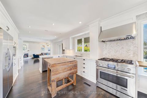 Photo 12 at 52 Courtsfield Crescent, Humber Valley, Toronto
