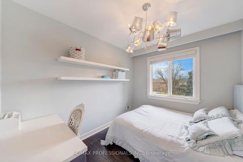 Photo 26 at 52 Courtsfield Crescent, Humber Valley, Toronto