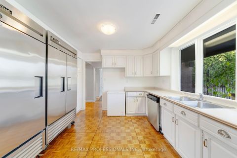 Photo 36 at 52 Courtsfield Crescent, Humber Valley, Toronto