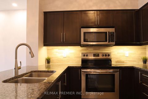 Photo 6 at 1506 - 9225 Jane Street, Maple, Vaughan