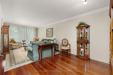 Photo 2 at 409 - 820 Burnhamthorpe Road, Markland Wood, Toronto