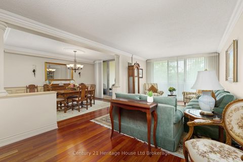 Photo 3 at 409 - 820 Burnhamthorpe Road, Markland Wood, Toronto