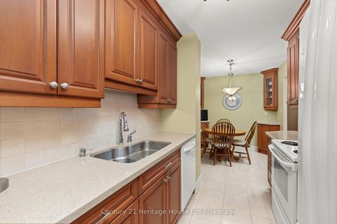 Photo 12 at 409 - 820 Burnhamthorpe Road, Markland Wood, Toronto