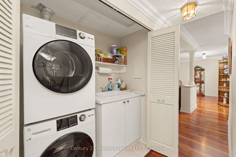 Photo 16 at 409 - 820 Burnhamthorpe Road, Markland Wood, Toronto