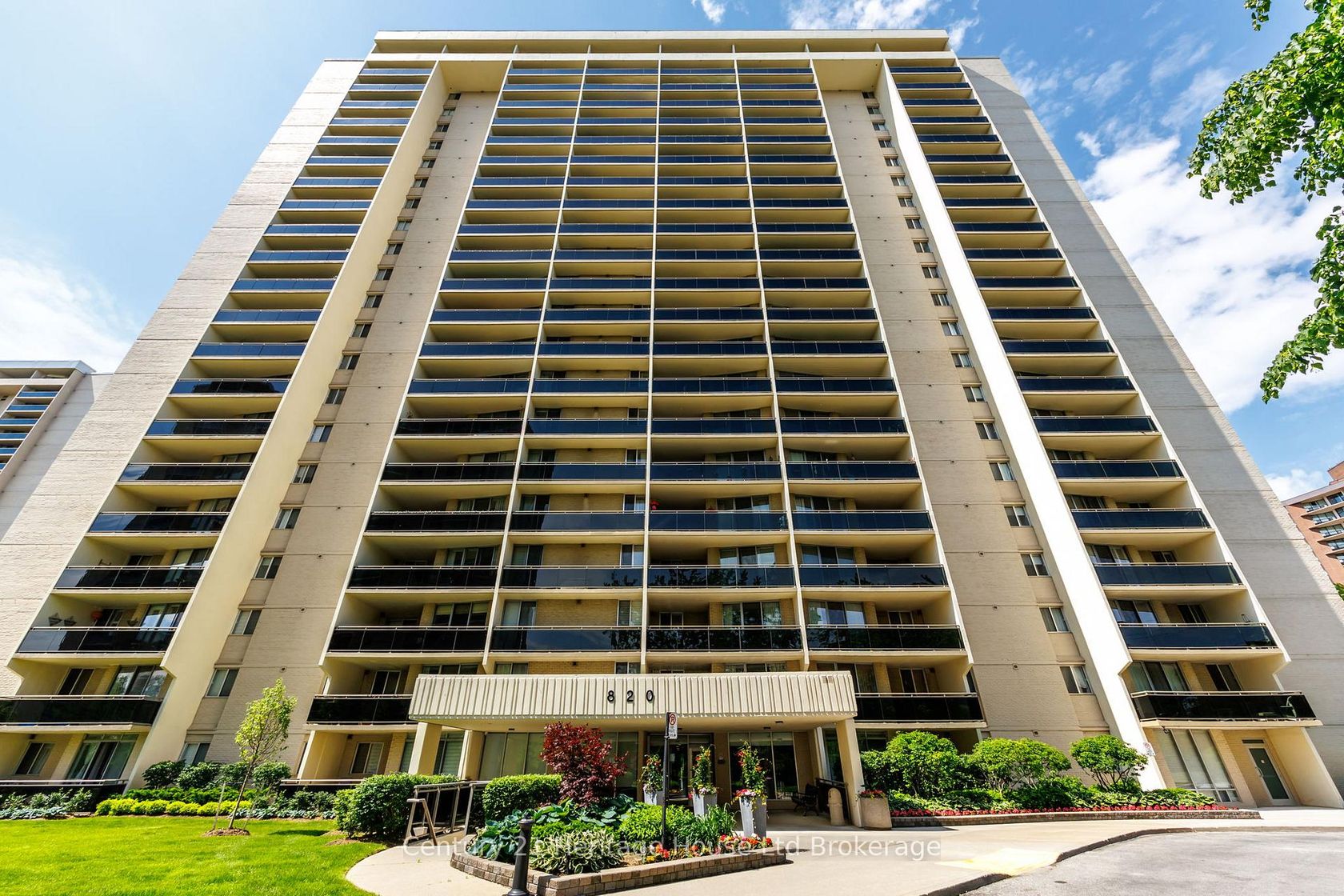 409 - 820 Burnhamthorpe Road, Markland Wood, Toronto photo 8