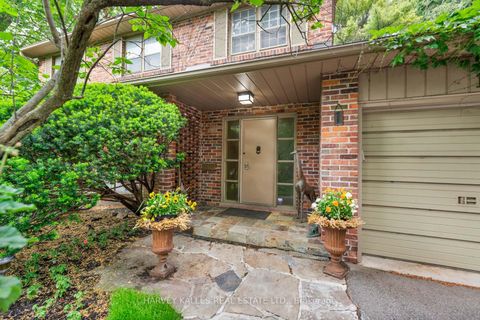 Photo 4 at 1 Vyner Road, Windfields, Toronto