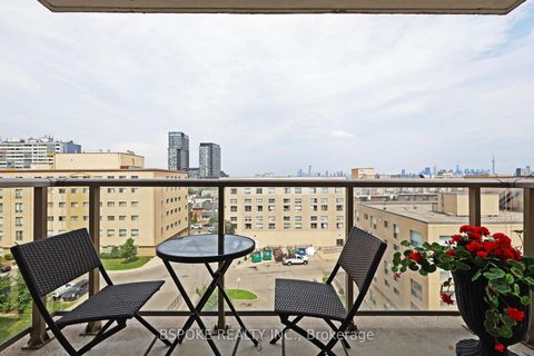 Photo 13 at 722 - 812 Lansdowne Avenue, Junction, Toronto