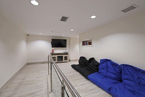 Photo 18 at 722 - 812 Lansdowne Avenue, Junction, Toronto