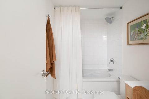 Photo 15 at 214 - 816 Lansdowne Avenue, Junction, Toronto