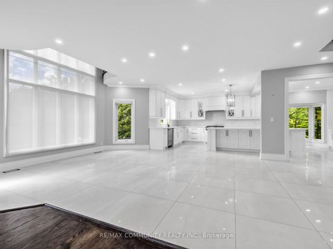 Photo 12 at 806 Clarence Street E, Islington Woods, Vaughan