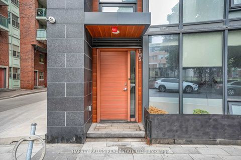 Photo 3 at TH5 - 85 Wood Street, Yonge Corridor, Toronto