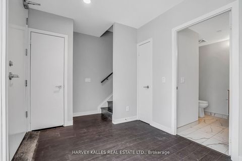 Photo 6 at TH5 - 85 Wood Street, Yonge Corridor, Toronto