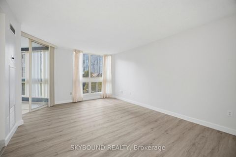 Photo 15 at 511 - 10 Kenneth Avenue, Willowdale East, Toronto